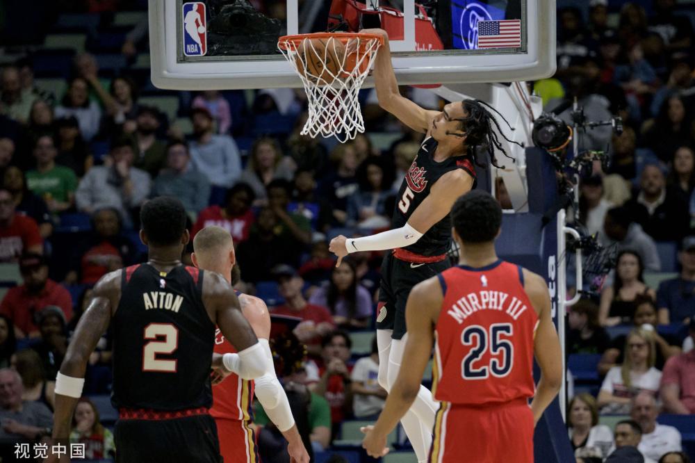 中途的一个 中途的一个